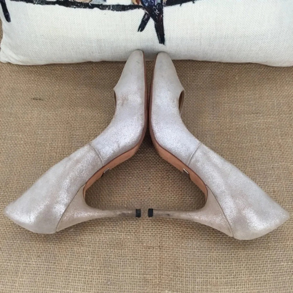 Badgley Mischka Women’s Gold Suede Heel Pump - Picture 7 of 11